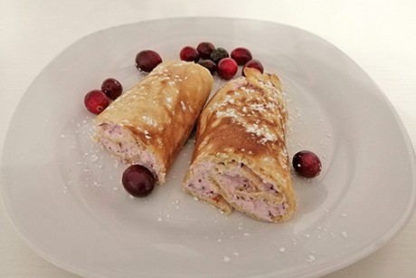 Haferflocken-Palatschinken mit Cranberry-Topfen