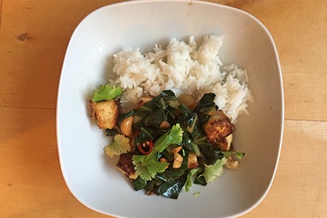 Mangold-Tofu-Wok mit Reis