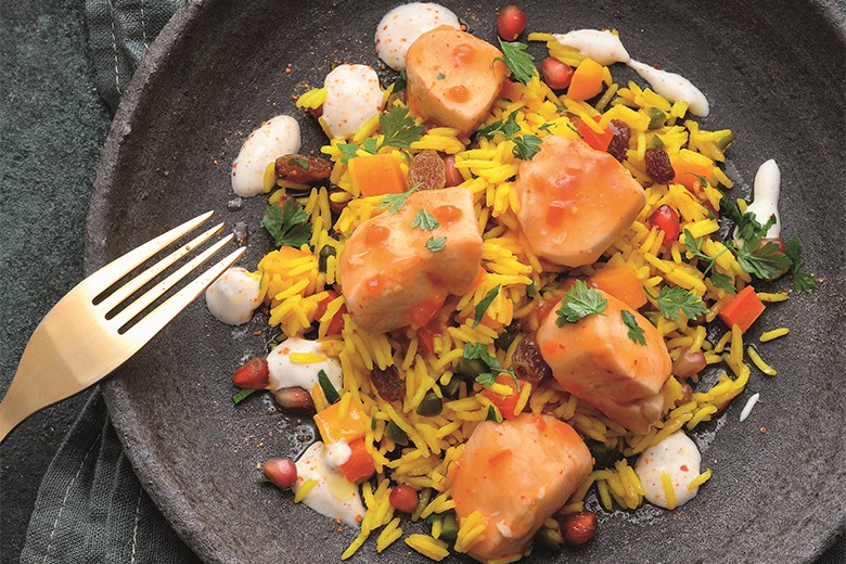 Juwelenreis mit Hähnchen und Knoblauch-Vanille-Joghurt