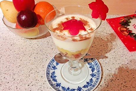 Apfel-Joghurt auf Keksen