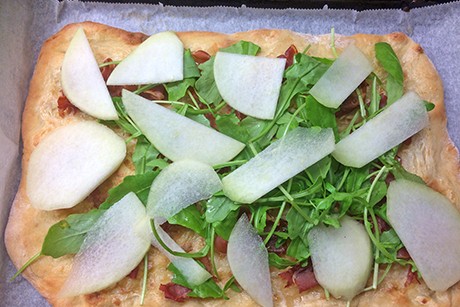Pizza mit Apfel