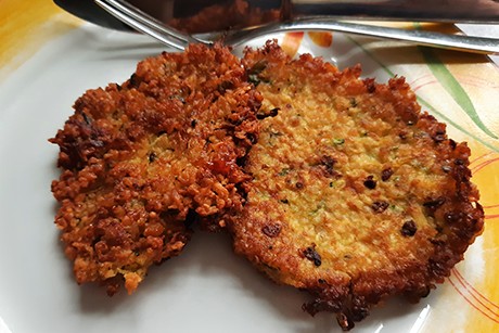 Zucchinipuffer mit Haferflocken