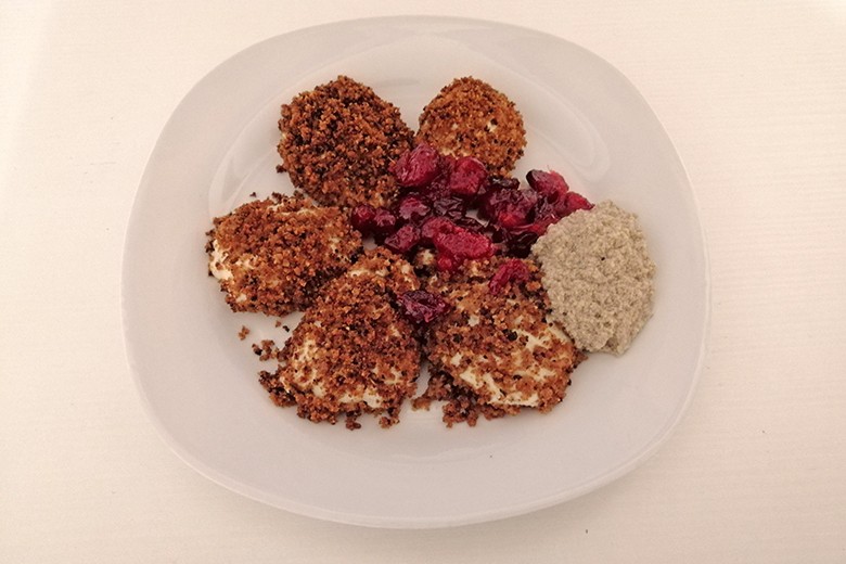 Topfennockerl mit Cranberry-Hanfsauce