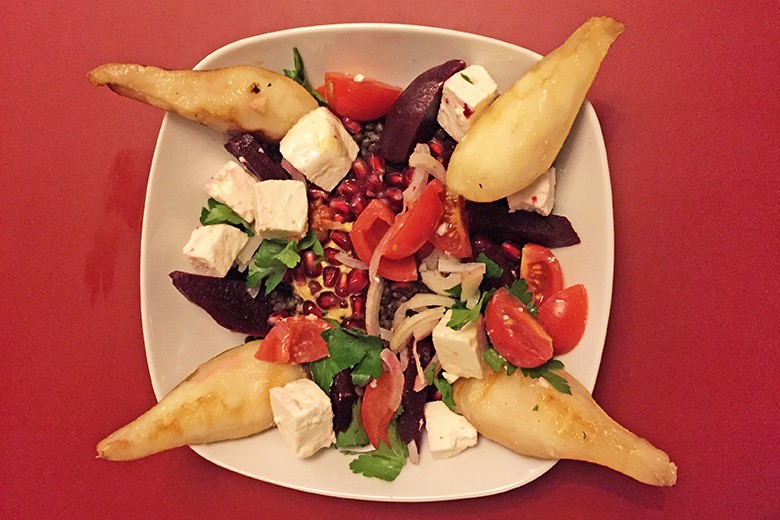 Warmer Linsensalat mit herbstlicher Garnitur