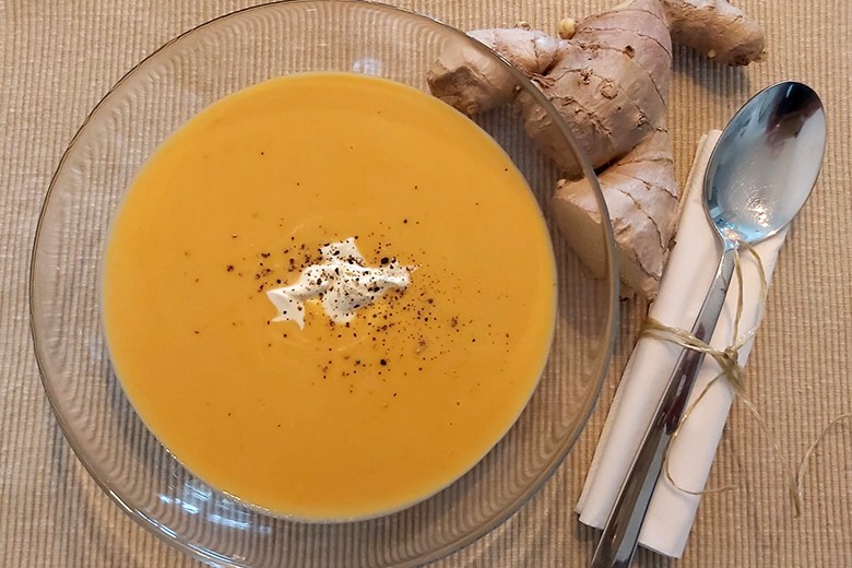 Scharfe wärmende Karotten-Ingwer-Cremesuppe