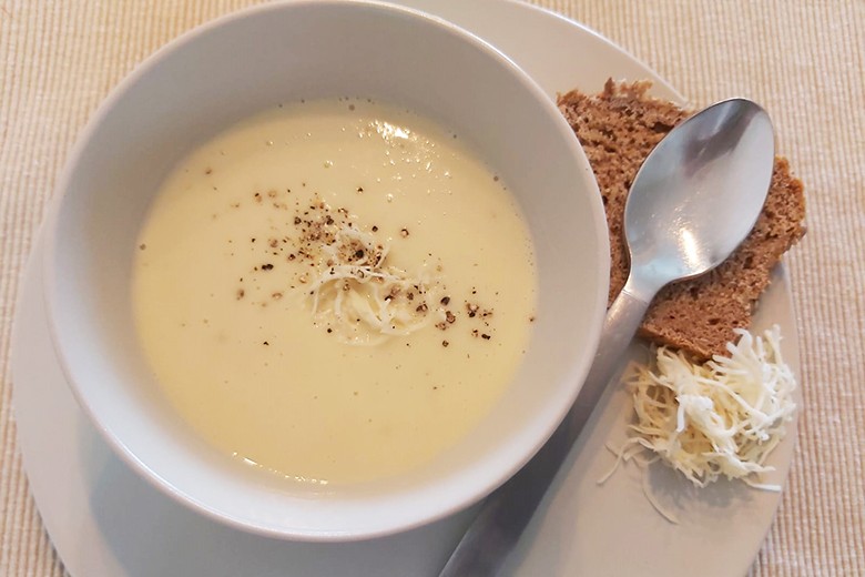 Apfel-Kohlrabi-Kartoffel-Suppe
