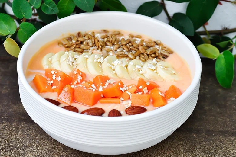 Smoothie Bowl mit Papaya