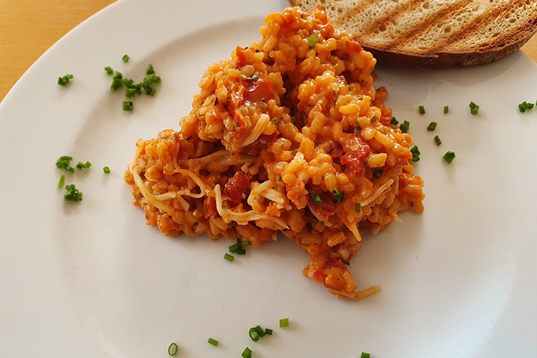 Einfaches Tomatenrisotto mit getrockneten Tomaten