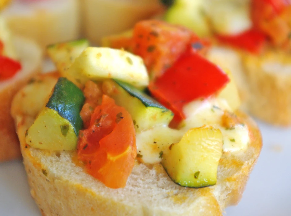 Crostini mit Mozzarella