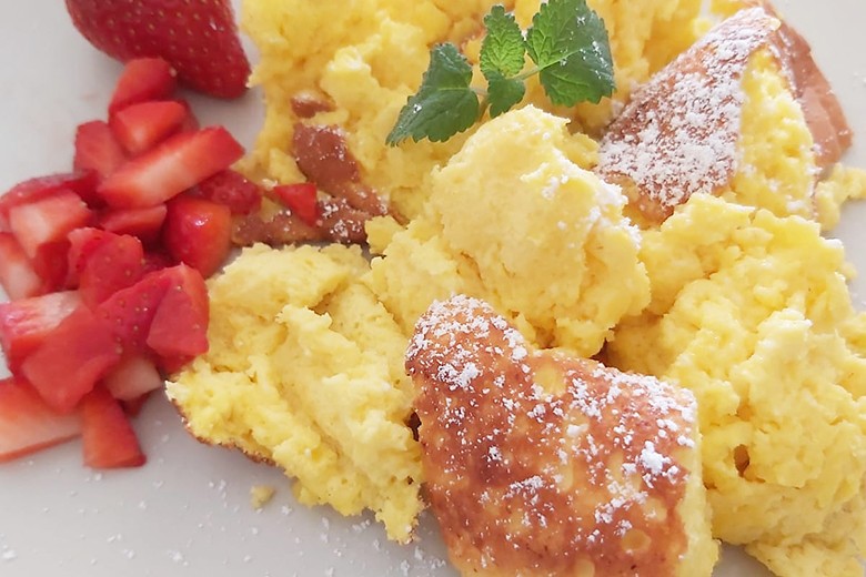 Topfenschmarren mit Erdbeeren