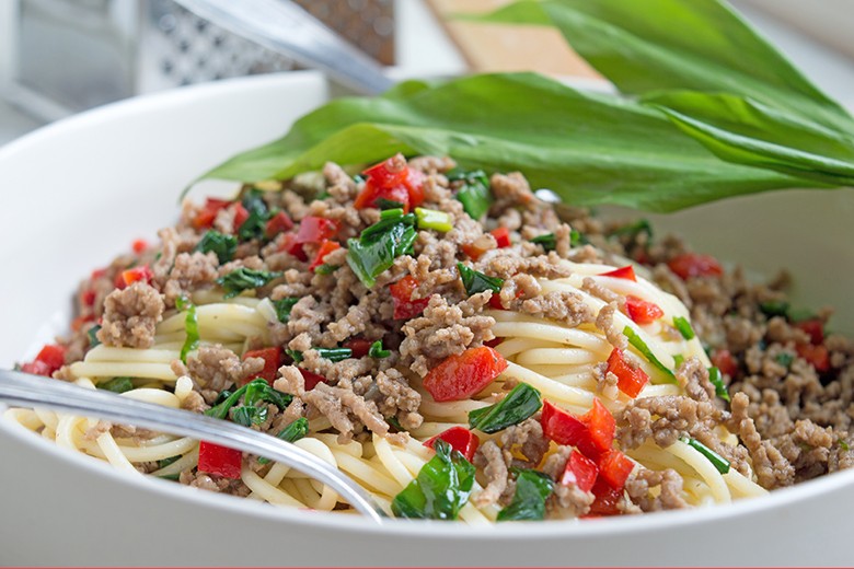 Spaghetti mit Bärlauch und Faschiertem