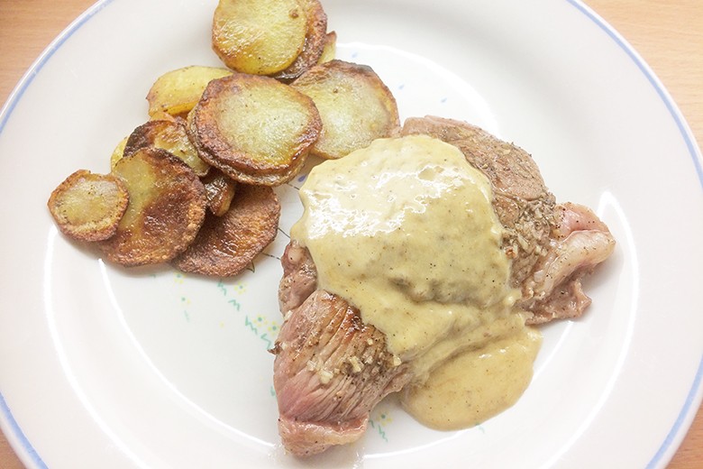 Lammkeulensteak mit Bratkartoffel