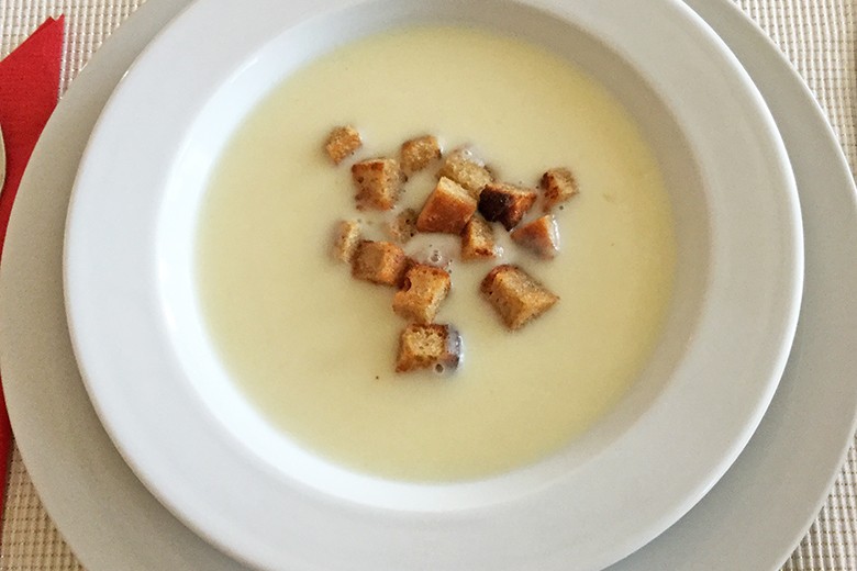 Kohlrabicremesuppe mit Croutons