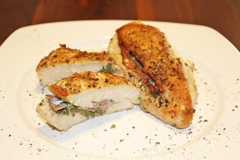 Gefüllte Putenbrust mit Schinken und Salbeipesto