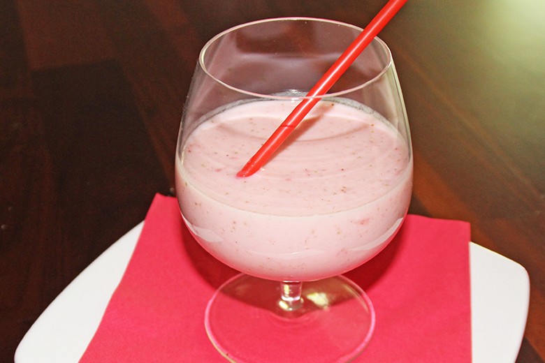 Erdbeer-Buttermilch mit Lemongras-Geist