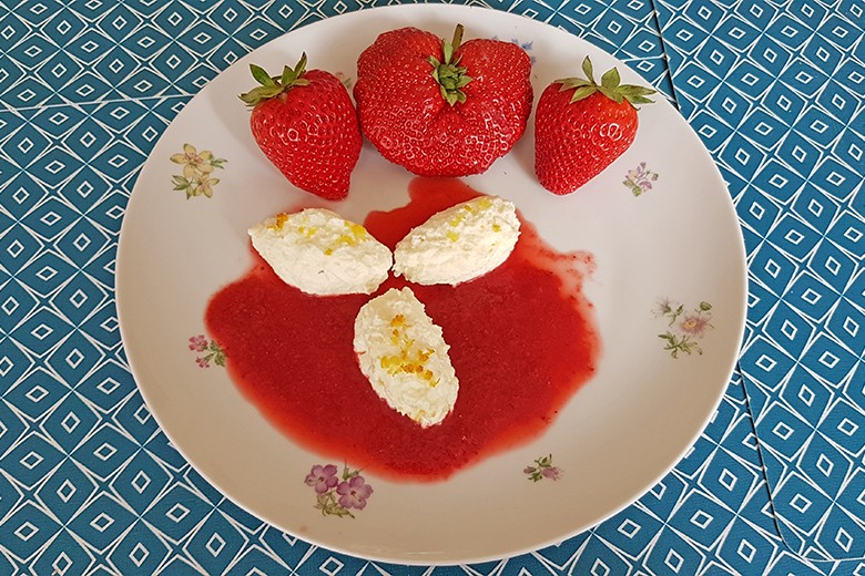 Topfennockerl mit Erdbeerpüree