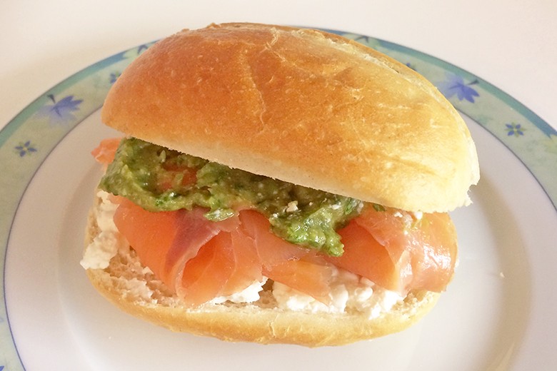 Einfache Lachsbrötchen