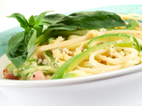 Spaghetti mit Zucchinipesto
