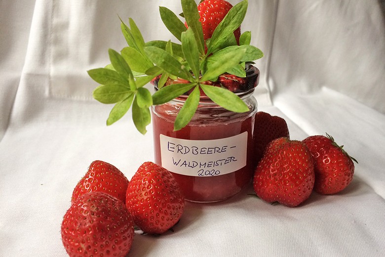 Erdbeermarmelade mit Waldmeister