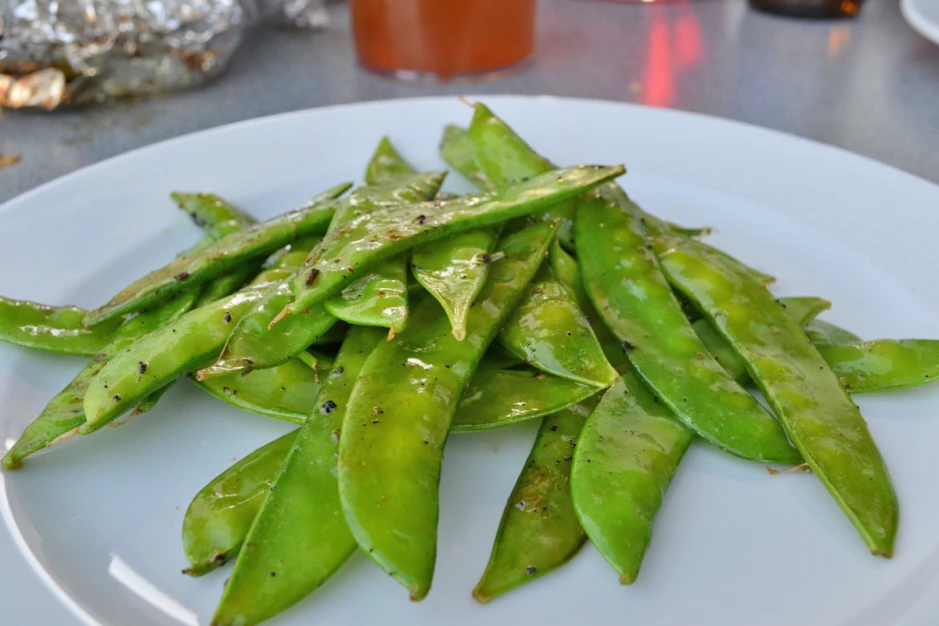 Gegrillte Zuckererbsen