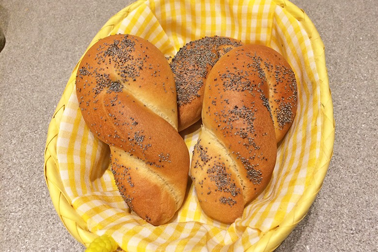 Milchgebäck mit Mohn