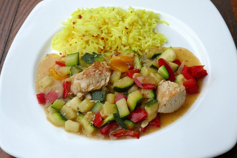 Putenbrust mit Zucchini- und Paprikagemüse