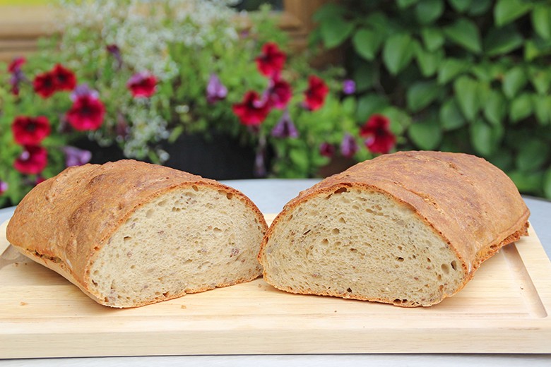 Dinkelbrot mit Körner