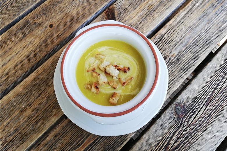 Knoblauch-Zucchini-Suppe