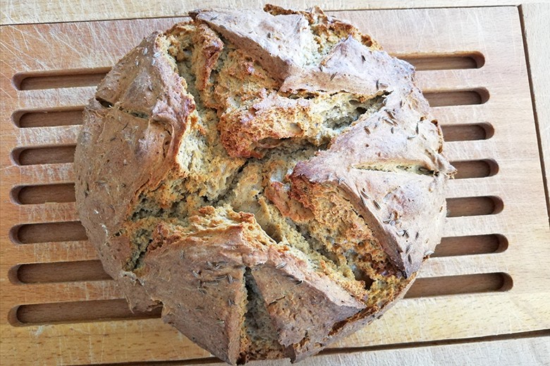 Roggen-Dinkelbrot mit Joghurt
