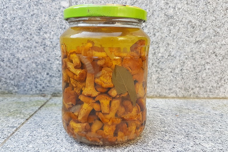 Eingelegte Eierschwammerl