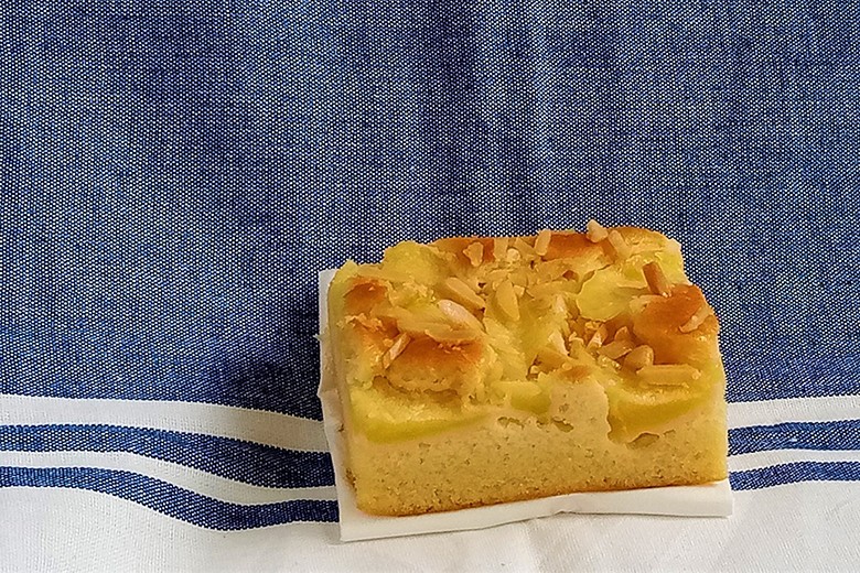 Zitronenkuchen mit Äpfeln