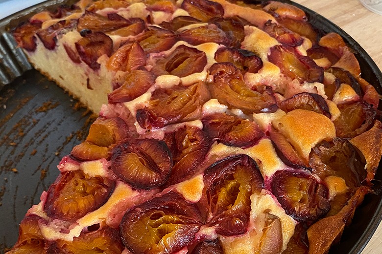 Zwetschkenkuchen in Tortenbodenform