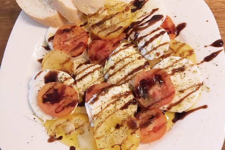 Mozzarella mit Zitronentomaten
