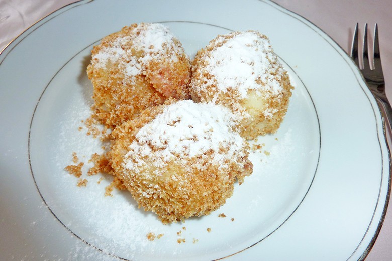 Zwetschkenknödel mit Erdäpfelteig