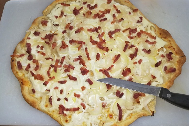 Flammkuchen mit Speck
