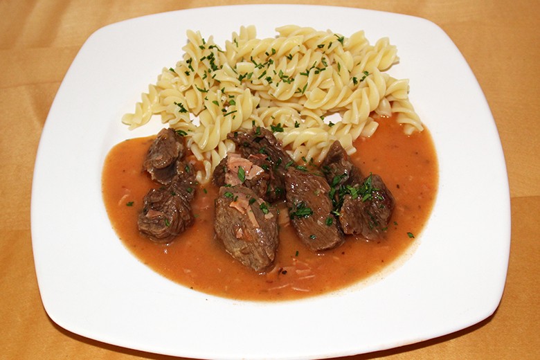 Rindsragout mit Weißwein
