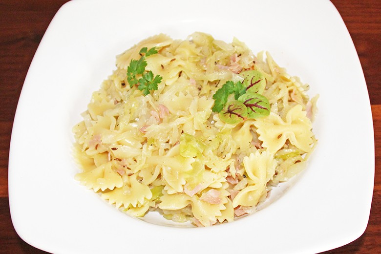 Krautfarfalle mit Schinken