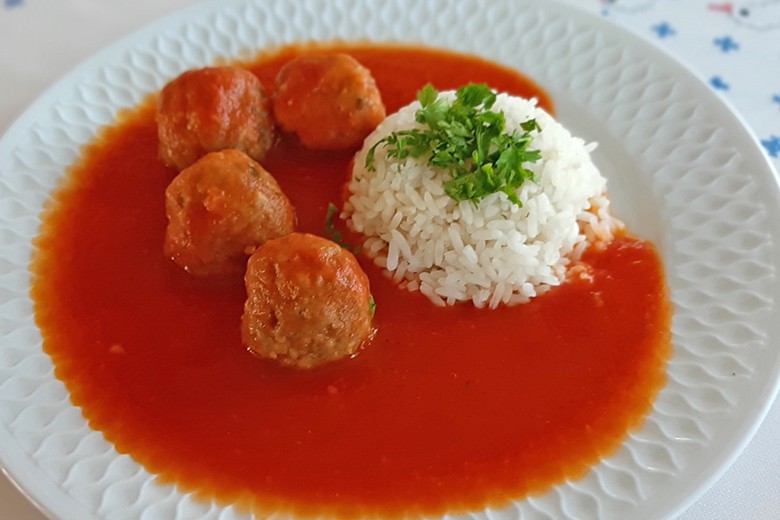 Fleischbällchen in Tomatensauce
