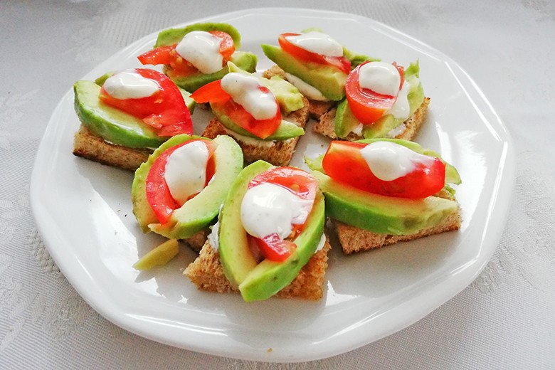 Avocado-Tomaten-Canapés