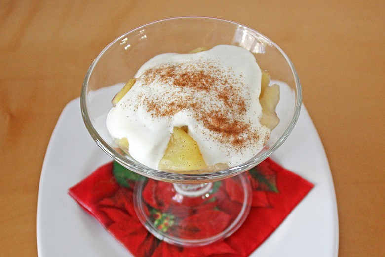 Joghurt-Topfen-Creme mit Apfelkompott