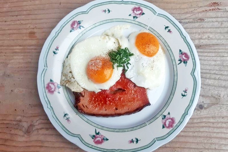 Leberkäse mit Spiegelei