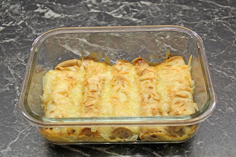Schinken-Käse-Palatschinken mit Käse überbacken