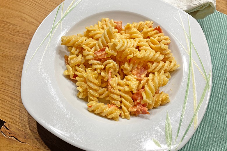 Nudeln mit Paprikasauce