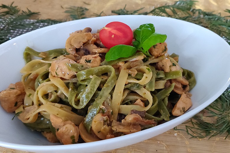 Tagliatelle crema di funghi e pollo