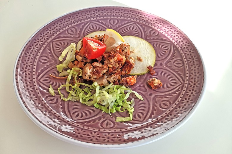 Veganes Kräuterseitlinggröstl auf Birnencarpaccio