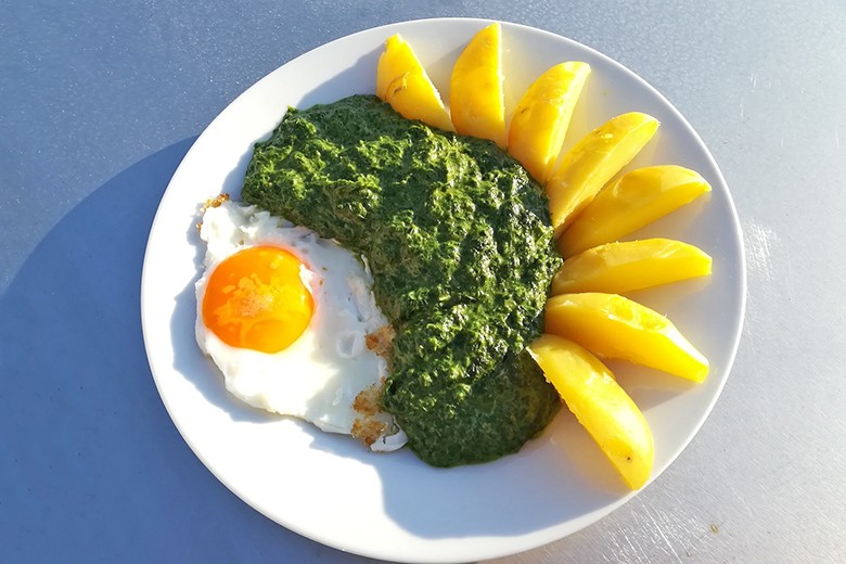 Bärlauch gedünstet mit Kartoffeln und Spiegelei
