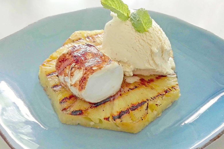 Grill-Ananas-Marshmallow-Eis-Dessert