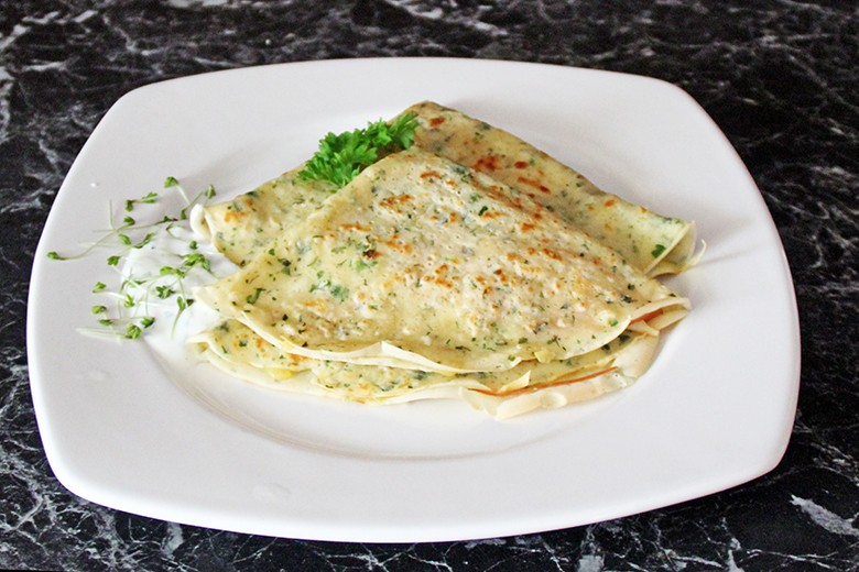 Kräuterpalatschinken mit Schinken und Käse