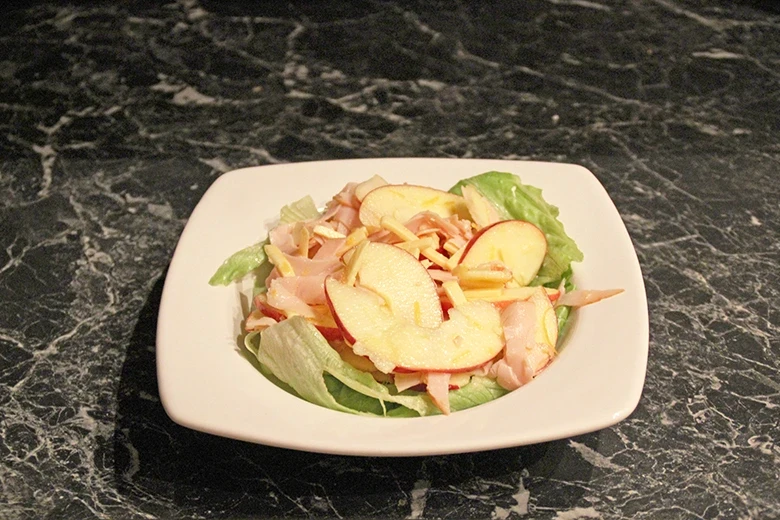Schinken-Käse-Apfel-Salat