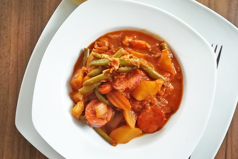 Gemüsegulasch mit Kabanossi